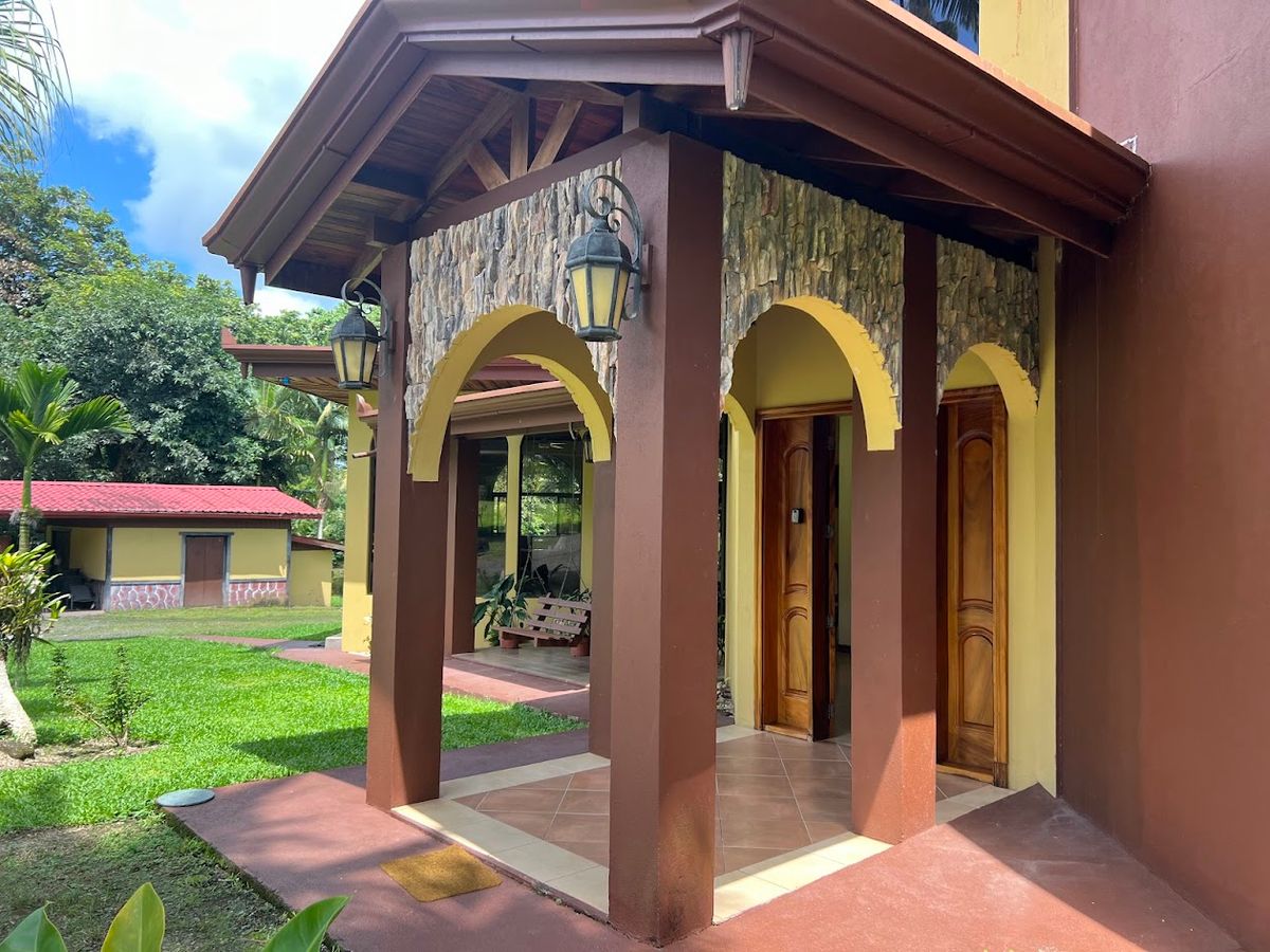 Luxury Estate in Zeta Trece, La Fortuna: Arenal Volcano Views