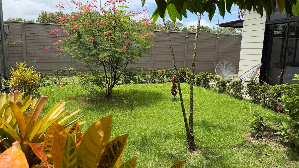 Casa Vacacional con Piscina en Los Ángeles de La Fortuna: Inversión