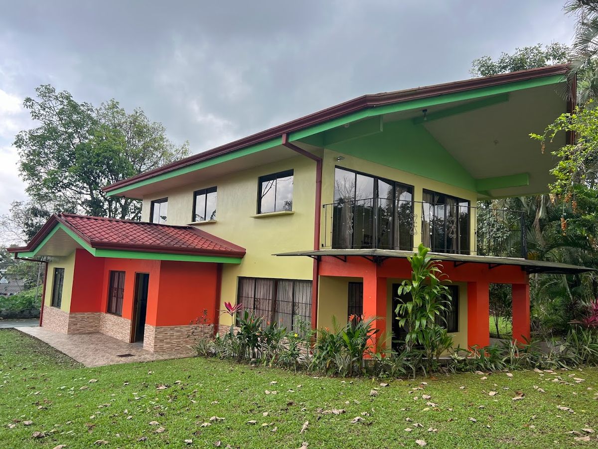 House with Large Garden and Arenal Volcano View in La Fortuna