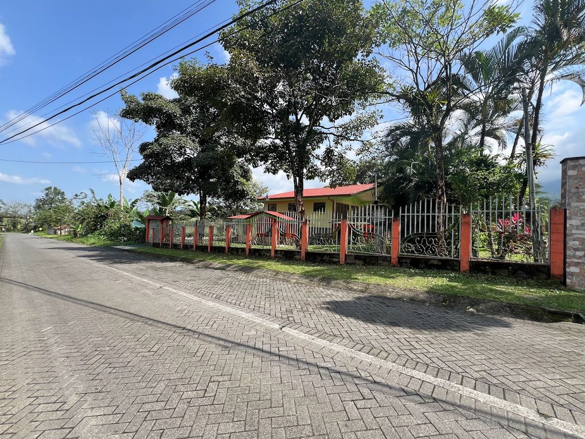 House with Large Garden and Arenal Volcano View in La Fortuna