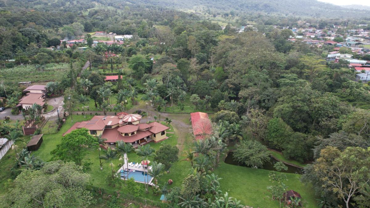 Luxury Estate in Zeta Trece, La Fortuna: Arenal Volcano Views