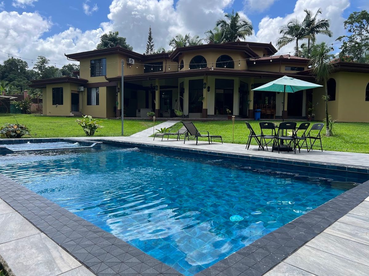 Luxury Estate in Zeta Trece, La Fortuna: Arenal Volcano Views