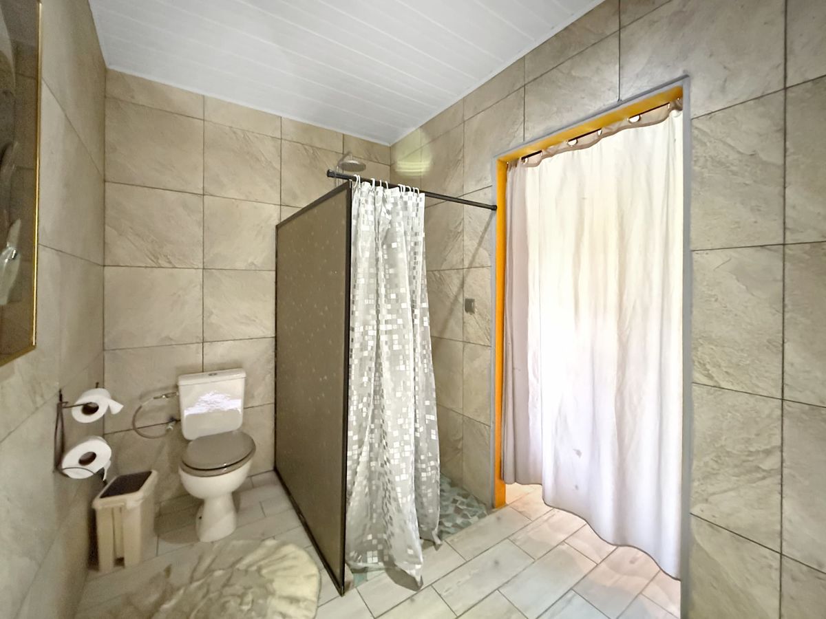 Quinta de 1 Hectárea con Piscina en Venta en Puerto Viejo de Limón