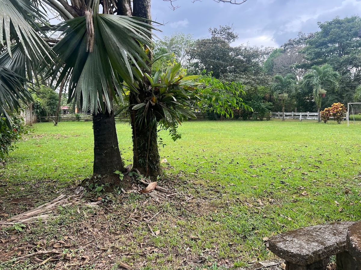 Quinta con Vista al Volcán en La Fortuna: Ideal para Airbnb