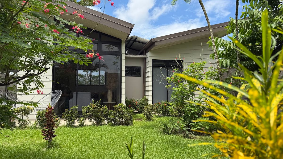Casa Vacacional con Piscina en Los Ángeles de La Fortuna: Inversión