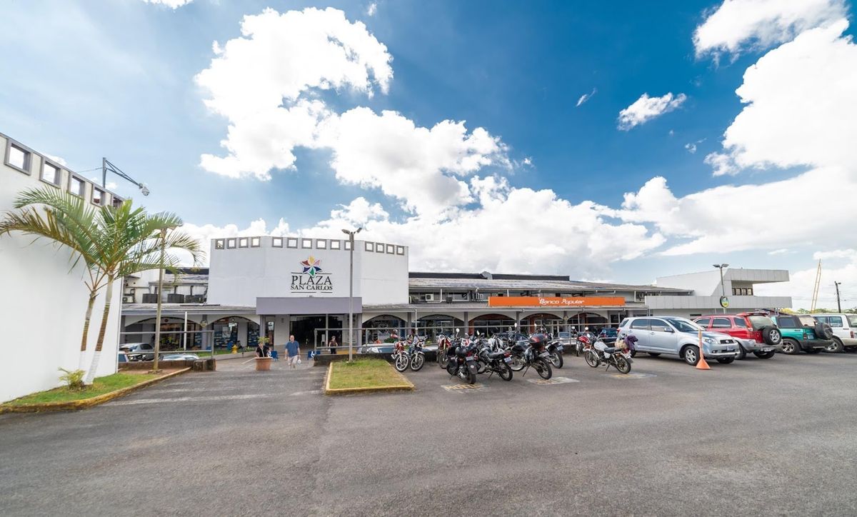 Locales comerciales en Plaza San Carlos: Propiedades de uso comercial