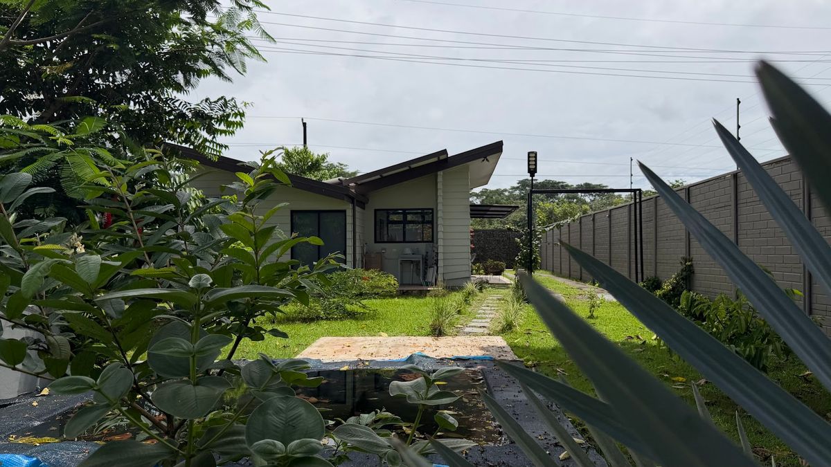 Casa Vacacional con Piscina en Los Ángeles de La Fortuna: Inversión