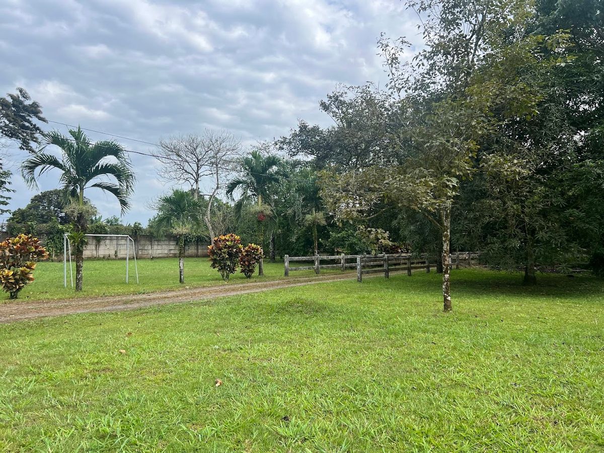 Quinta con Vista al Volcán en La Fortuna: Ideal para Airbnb