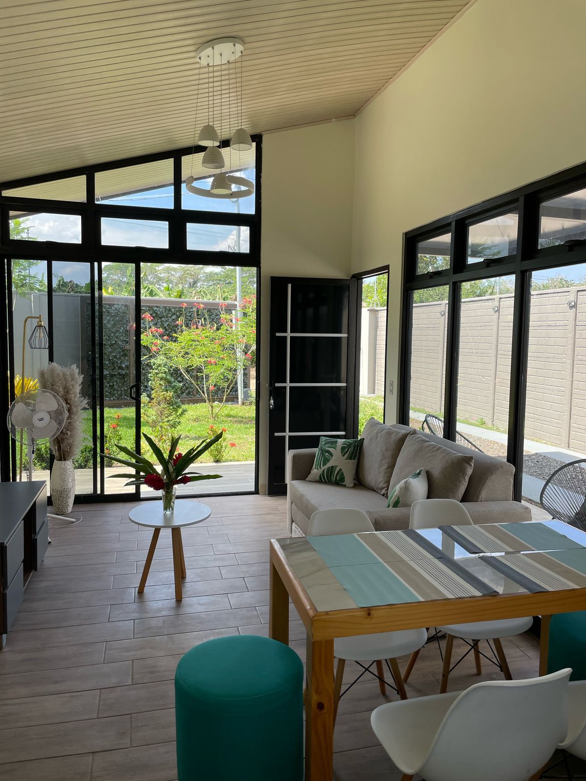 Casa Vacacional con Piscina en Los Ángeles de La Fortuna: Inversión