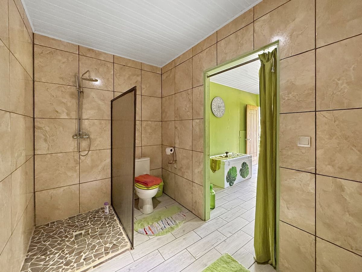 Quinta de 1 Hectárea con Piscina en Venta en Puerto Viejo de Limón