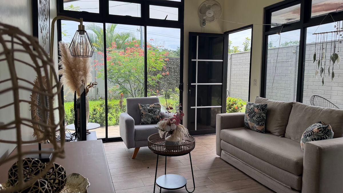 Casa Vacacional con Piscina en Los Ángeles de La Fortuna: Inversión