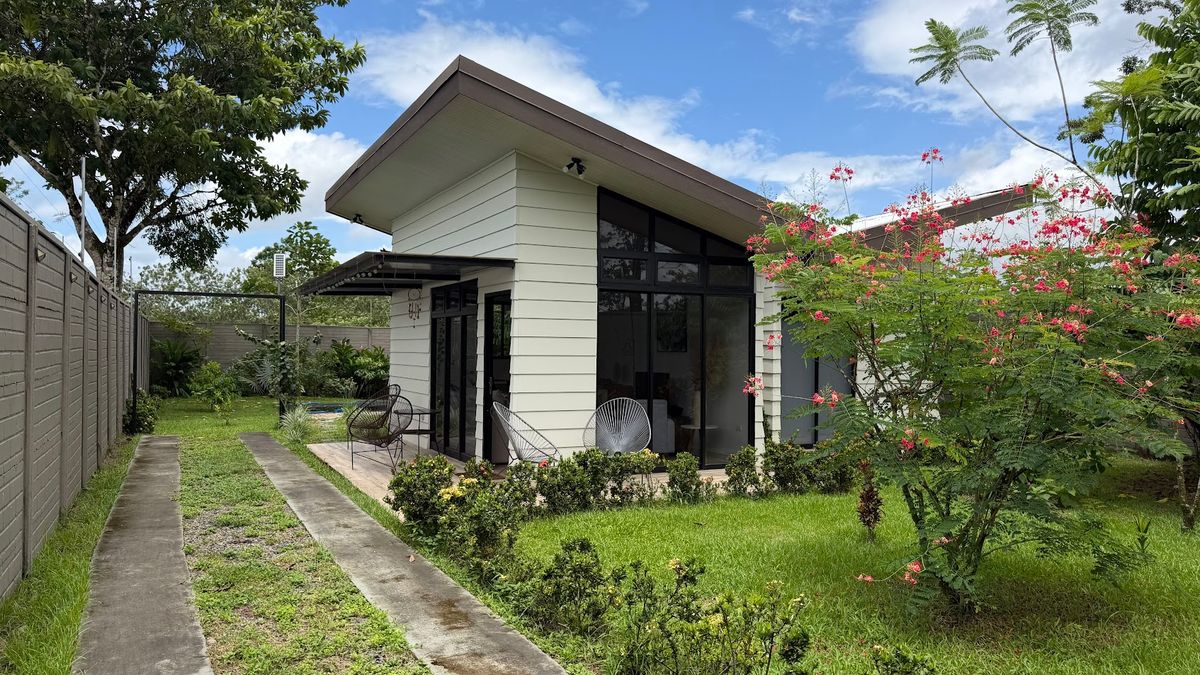 Casa Vacacional con Piscina en Los Ángeles de La Fortuna: Inversión