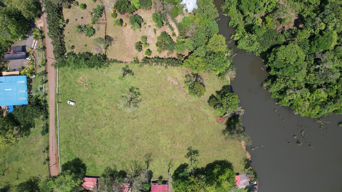 Luxury Lakefront Estate in Cutris: Volcano Views & Nature Sanctuary.