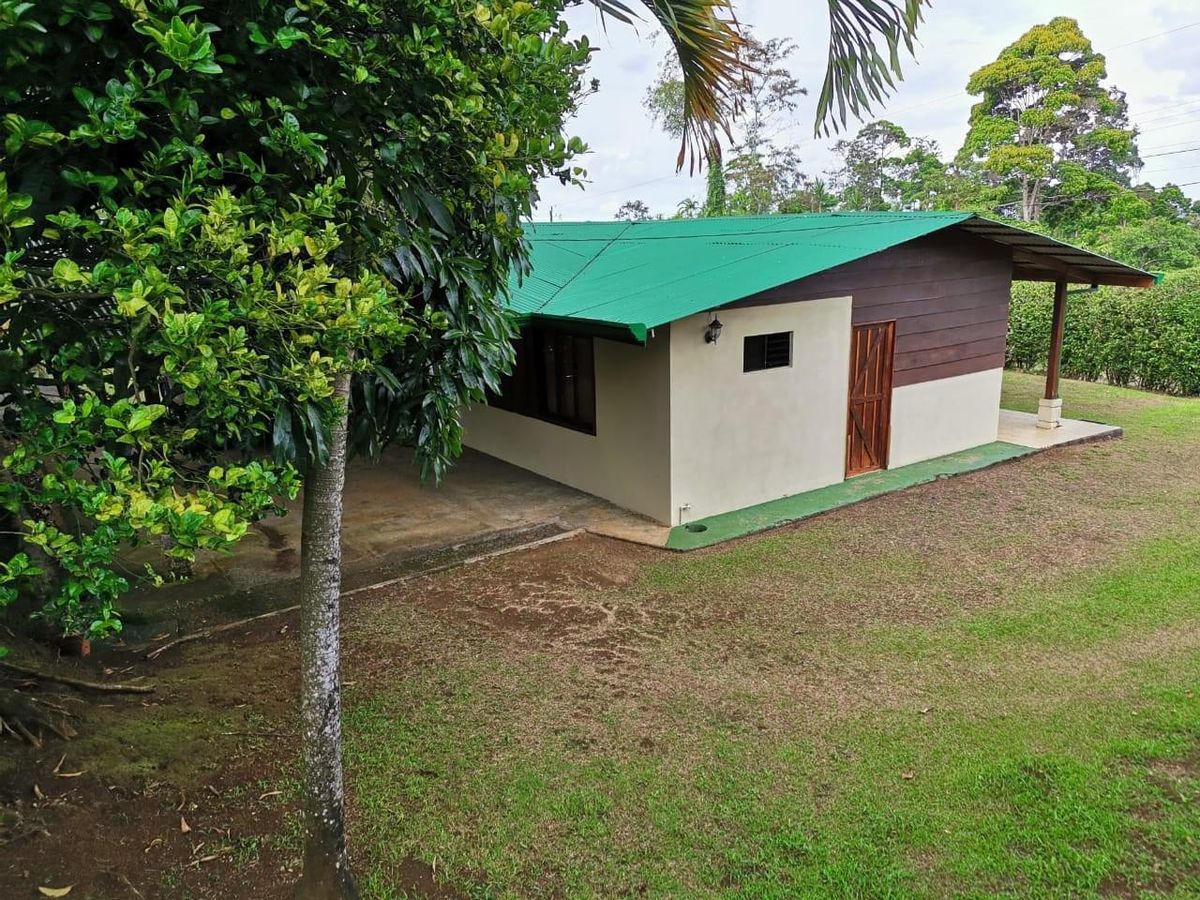 Quinta Residencial en Venecia: Amplios jardines y casa de Campo