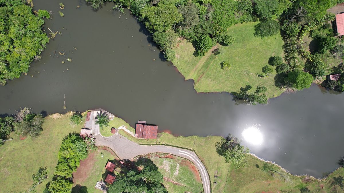 Luxury Lakefront Estate in Cutris: Volcano Views & Nature Sanctuary.