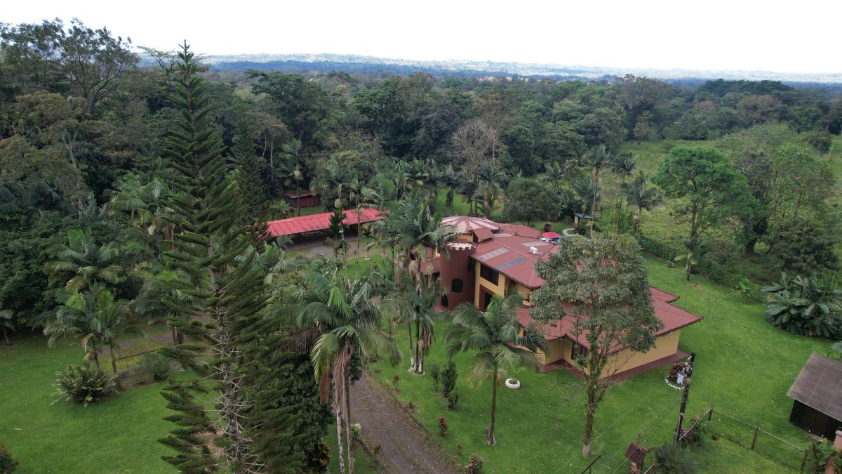 Luxury Estate in Zeta Trece, La Fortuna: Arenal Volcano Views