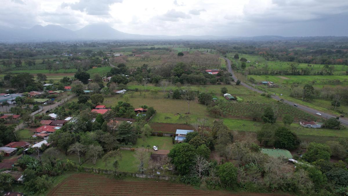 Quinta con Vista al Volcán en La Fortuna: Ideal para Airbnb