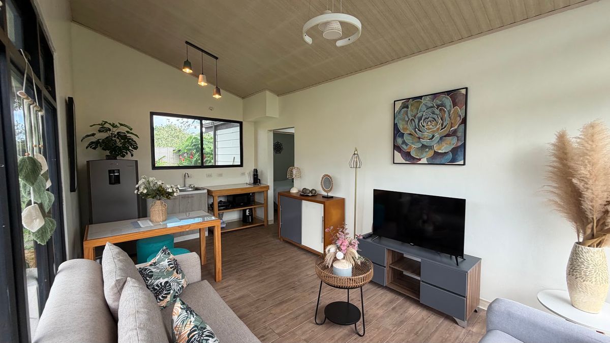 Casa Vacacional con Piscina en Los Ángeles de La Fortuna: Inversión