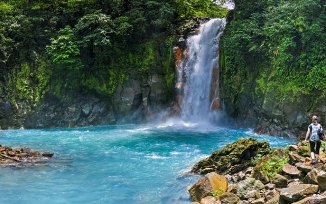 Río Celeste, una belleza costarricense que no puede faltar en su itinerario