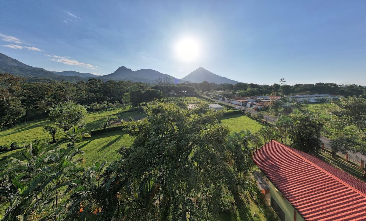 House with Large Garden and Arenal Volcano View in La Fortuna
