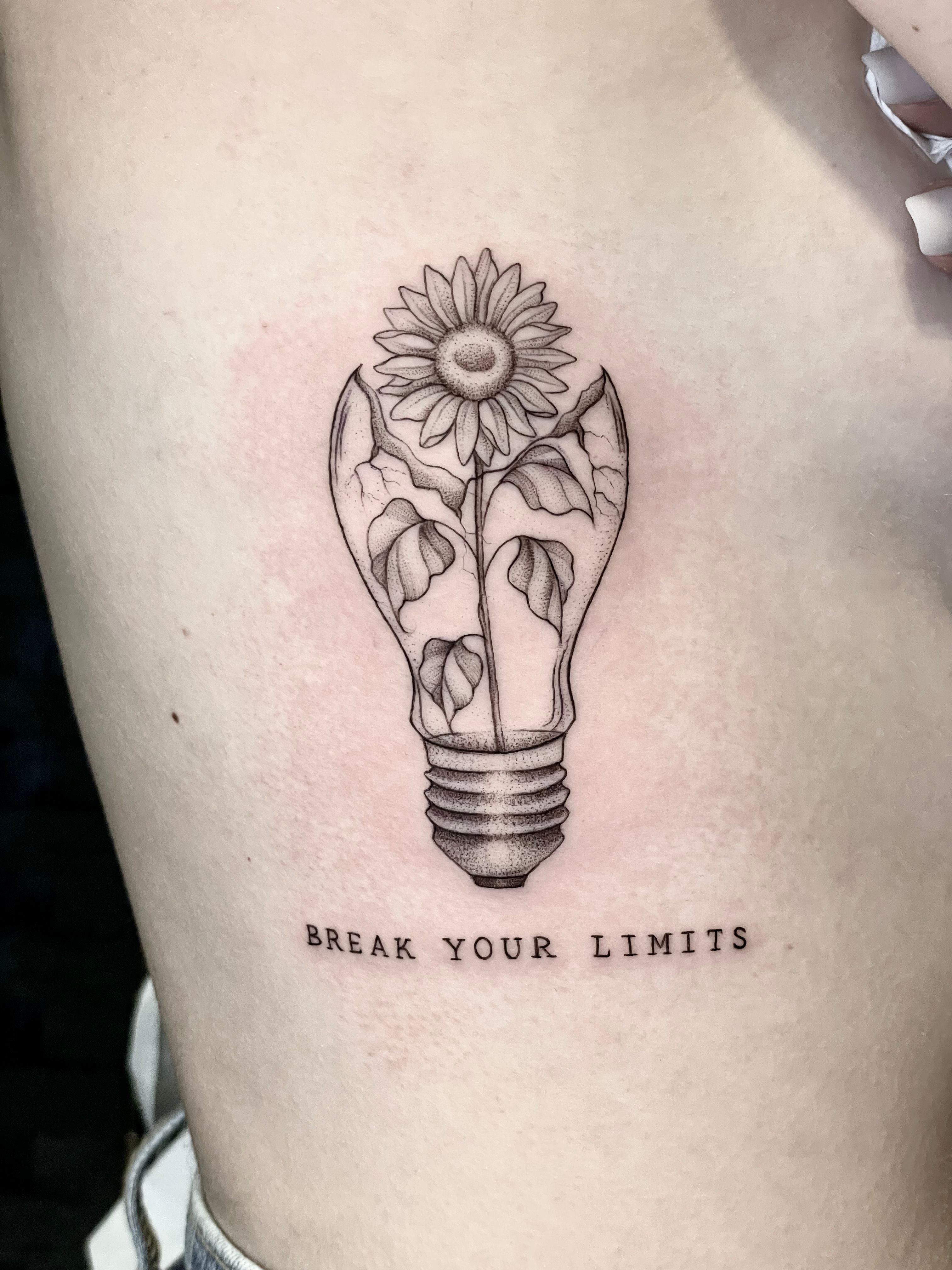 Minimalist Light Bulb Temporary Tattoo - Set of 3 – Tatteco