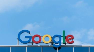 Google logo sign in front of blue sky. Photo by Pawel Czerwinski on Unsplash