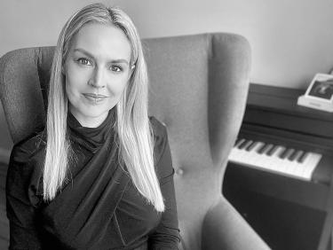 Angela Hoey, idhl