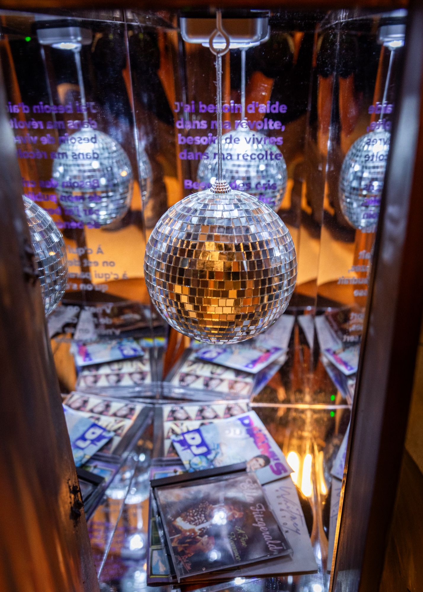 A DESK OF ONE’S OWN - Aurore Mesot