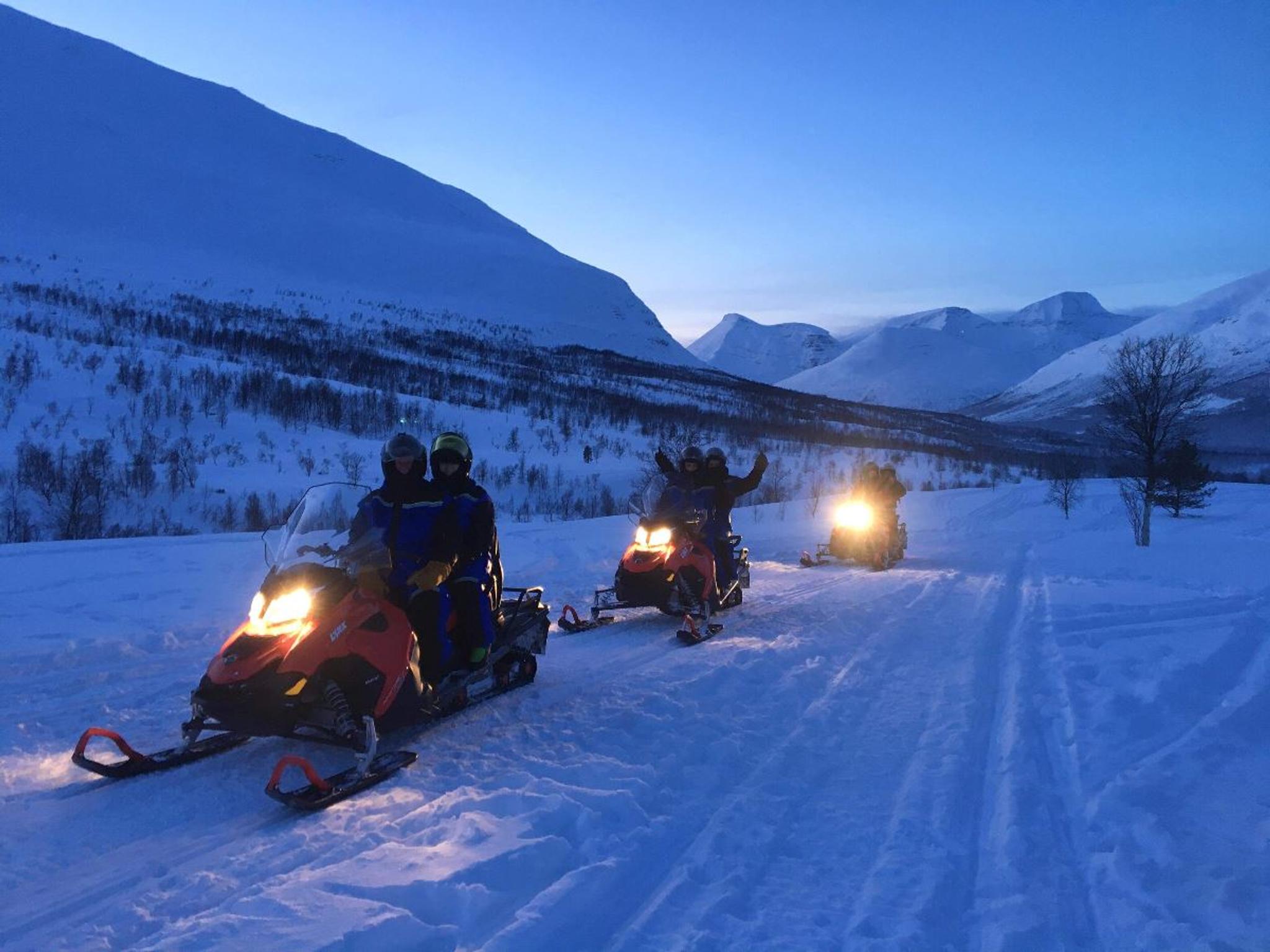 A Snowmobile excursion into the wilderness - evening tour with North Experience