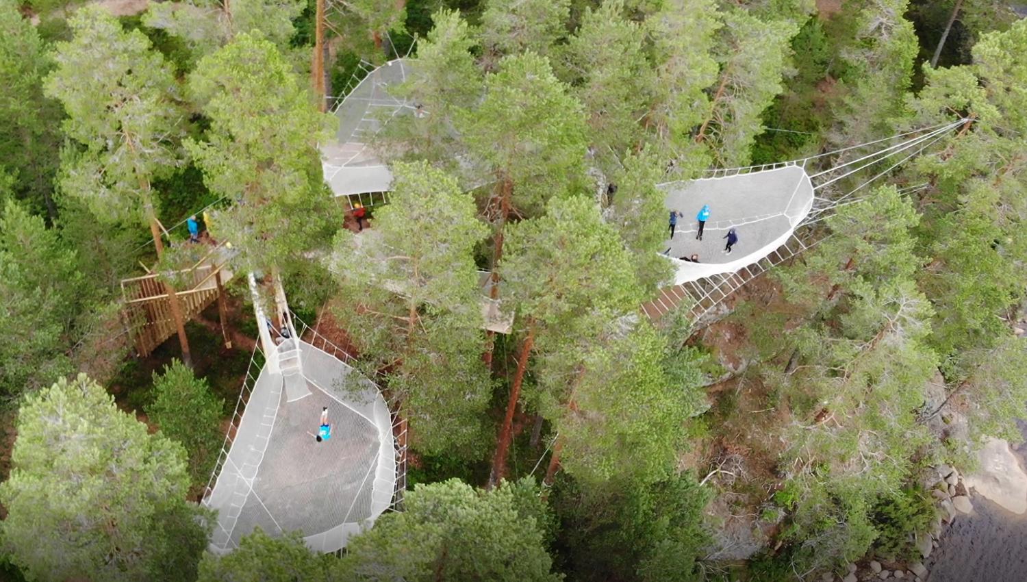 Trampolinepark i Klatreskogen