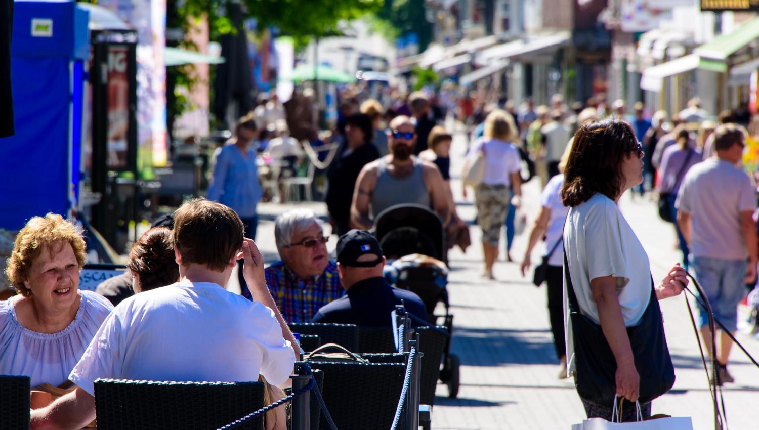 Buzzing life in the pedestrian street