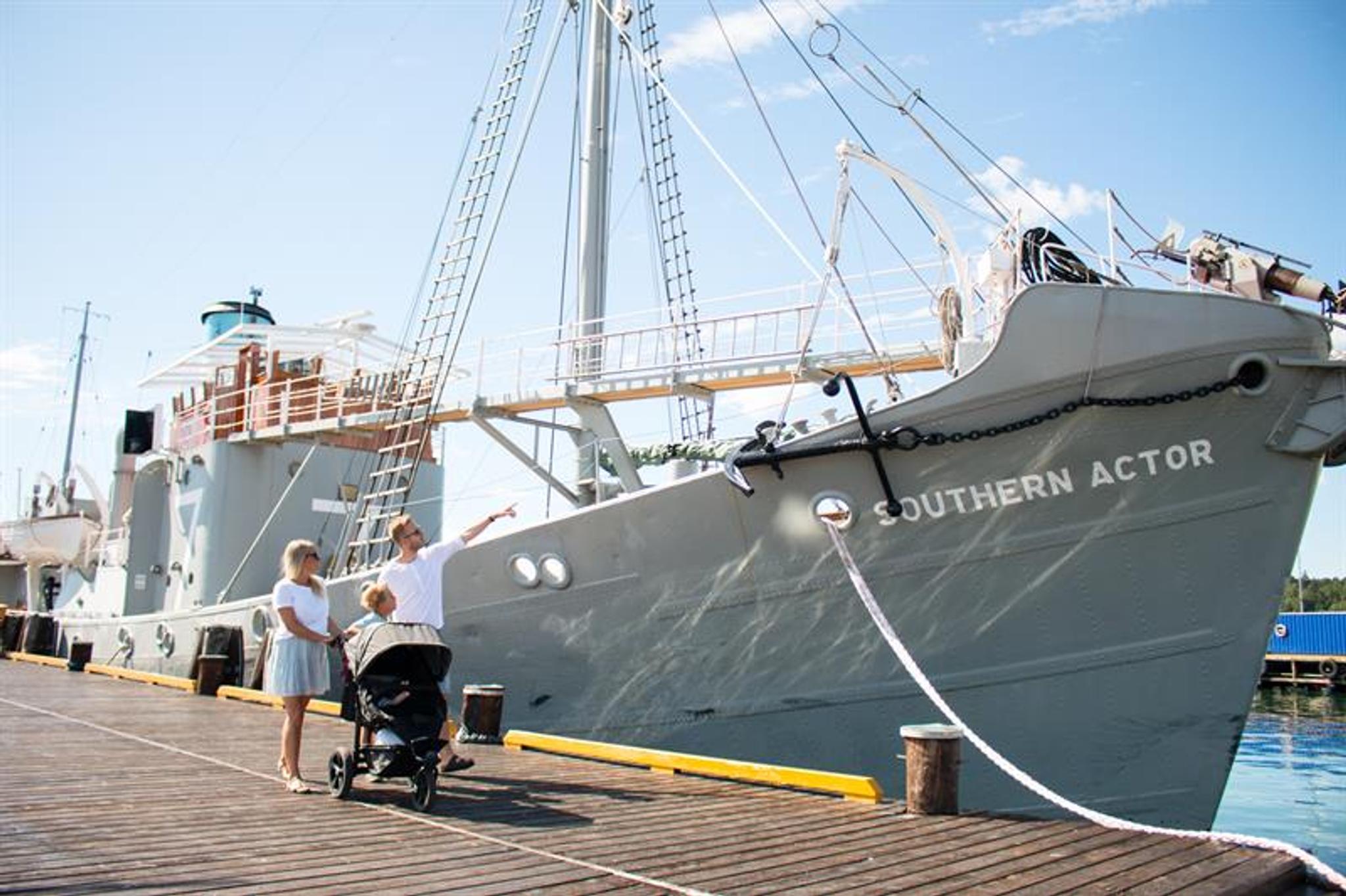 Family outside the whaleboat Southern Actor
