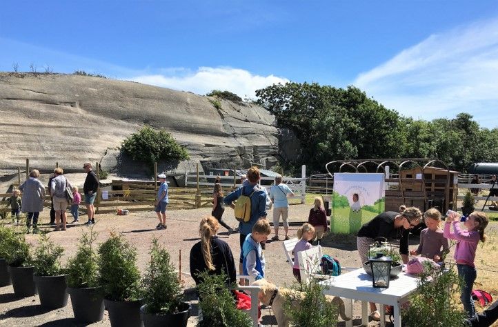 Mange barn på Stall Verdens Ende