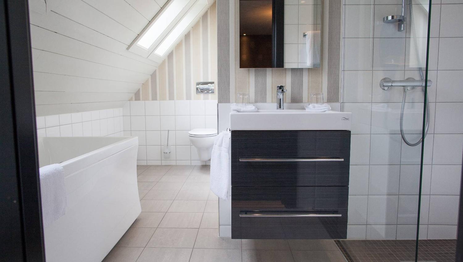 Bathroom deluxe room The Hanseatic Hotel