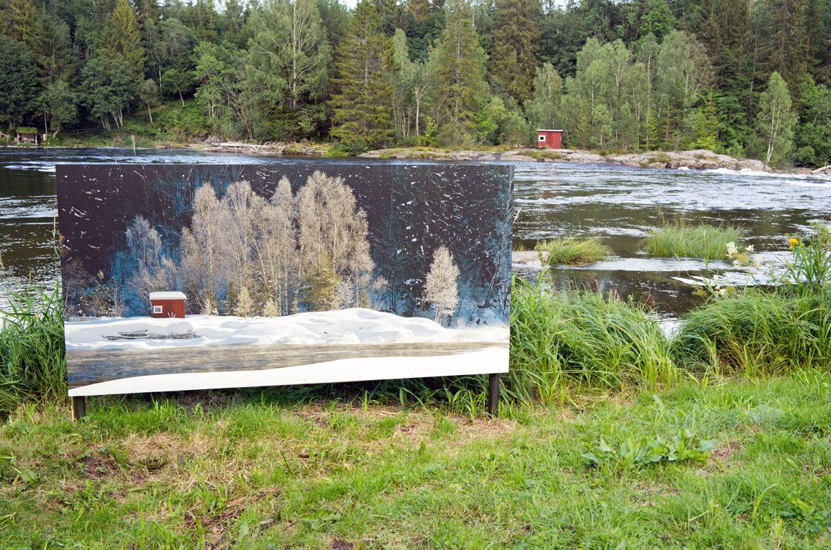 Maleri av Kjærra Fossepark om vinteren, stående foran fossen om sommeren