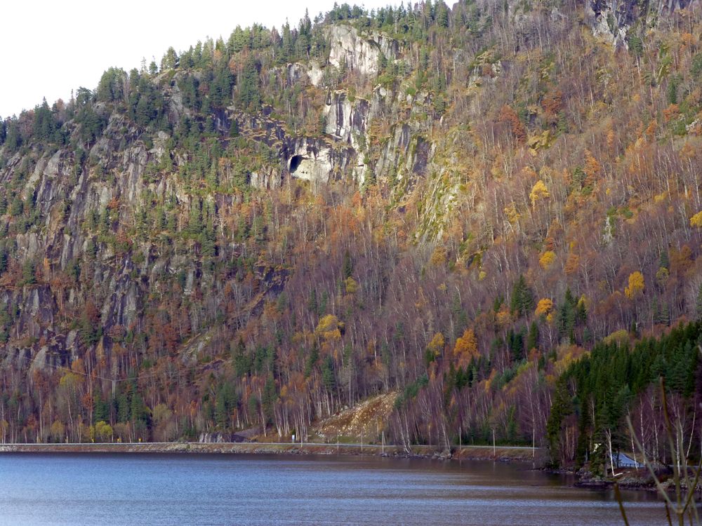 Tjovhola sett fra RV9