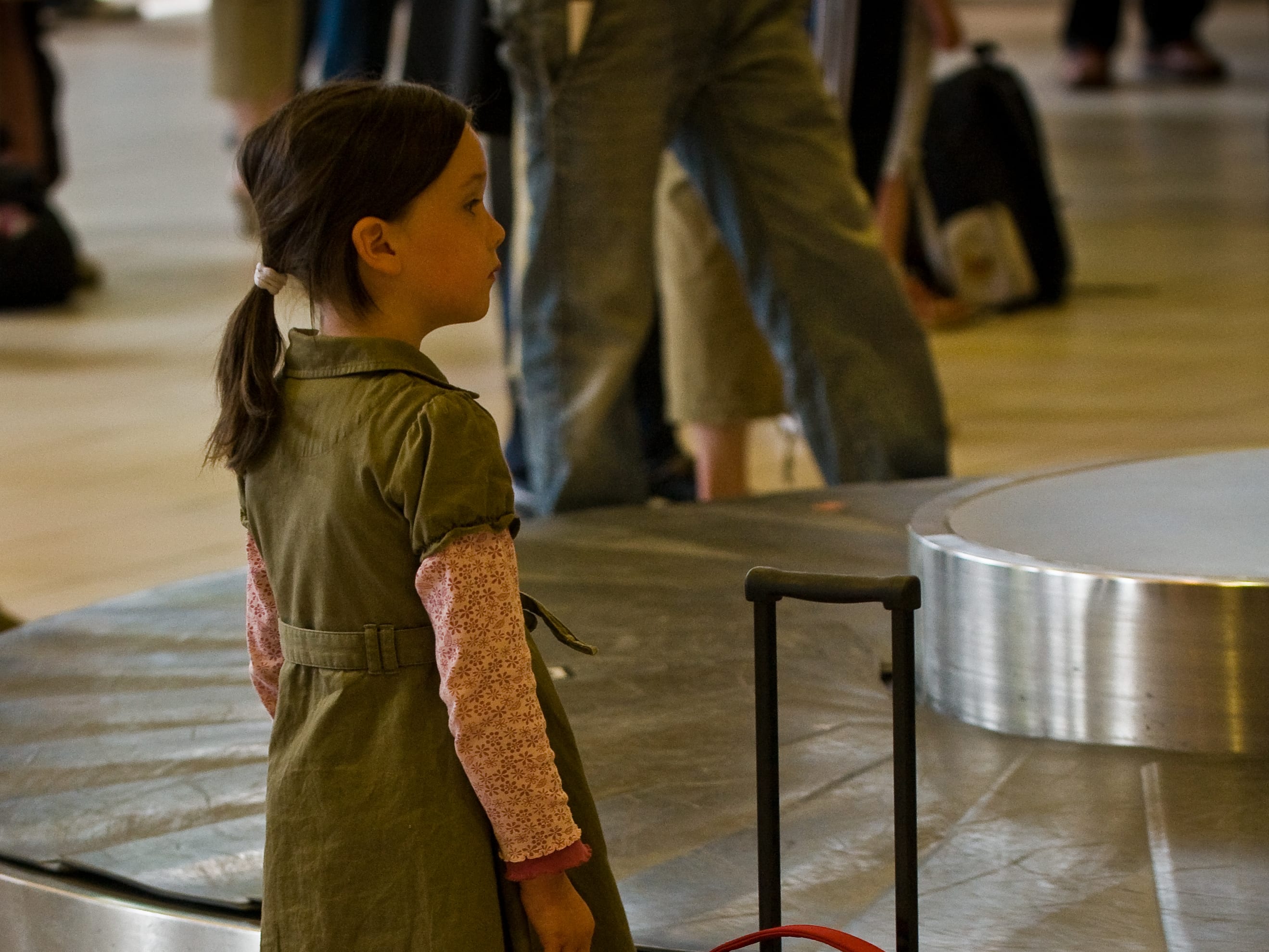 At the luggage conveyor belt