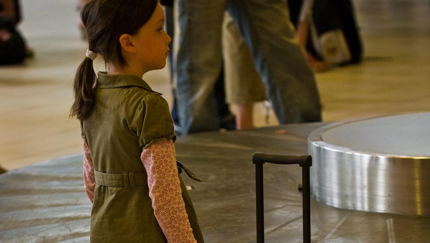 At the luggage conveyor belt