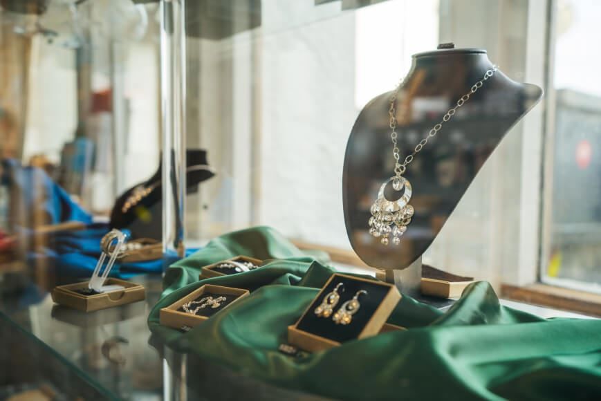 Smykker på Norges arktiske universitetsmuseum i Tromsø