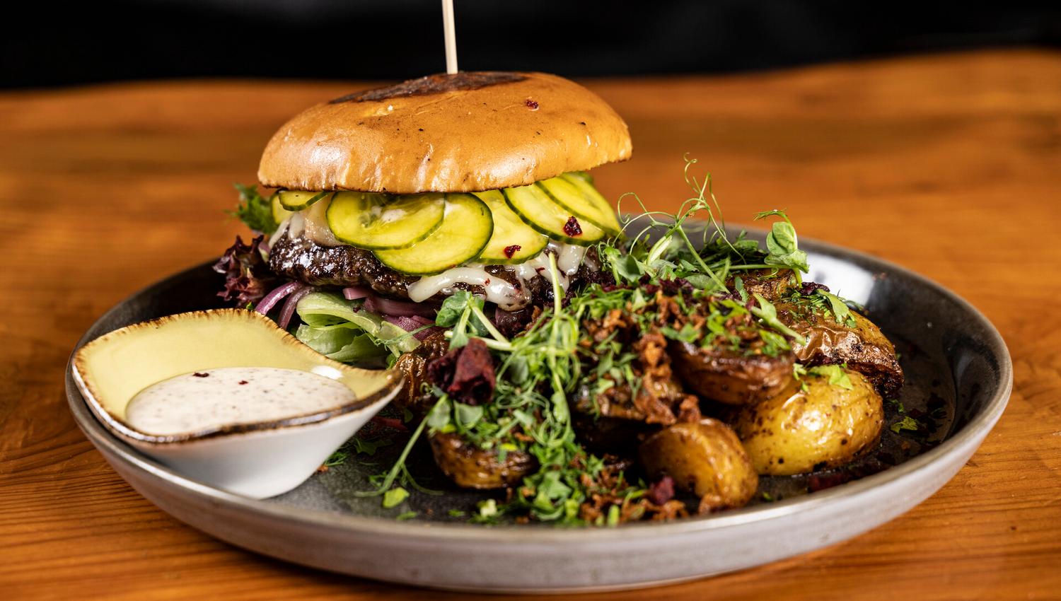 Ægir Brewpub hamburger