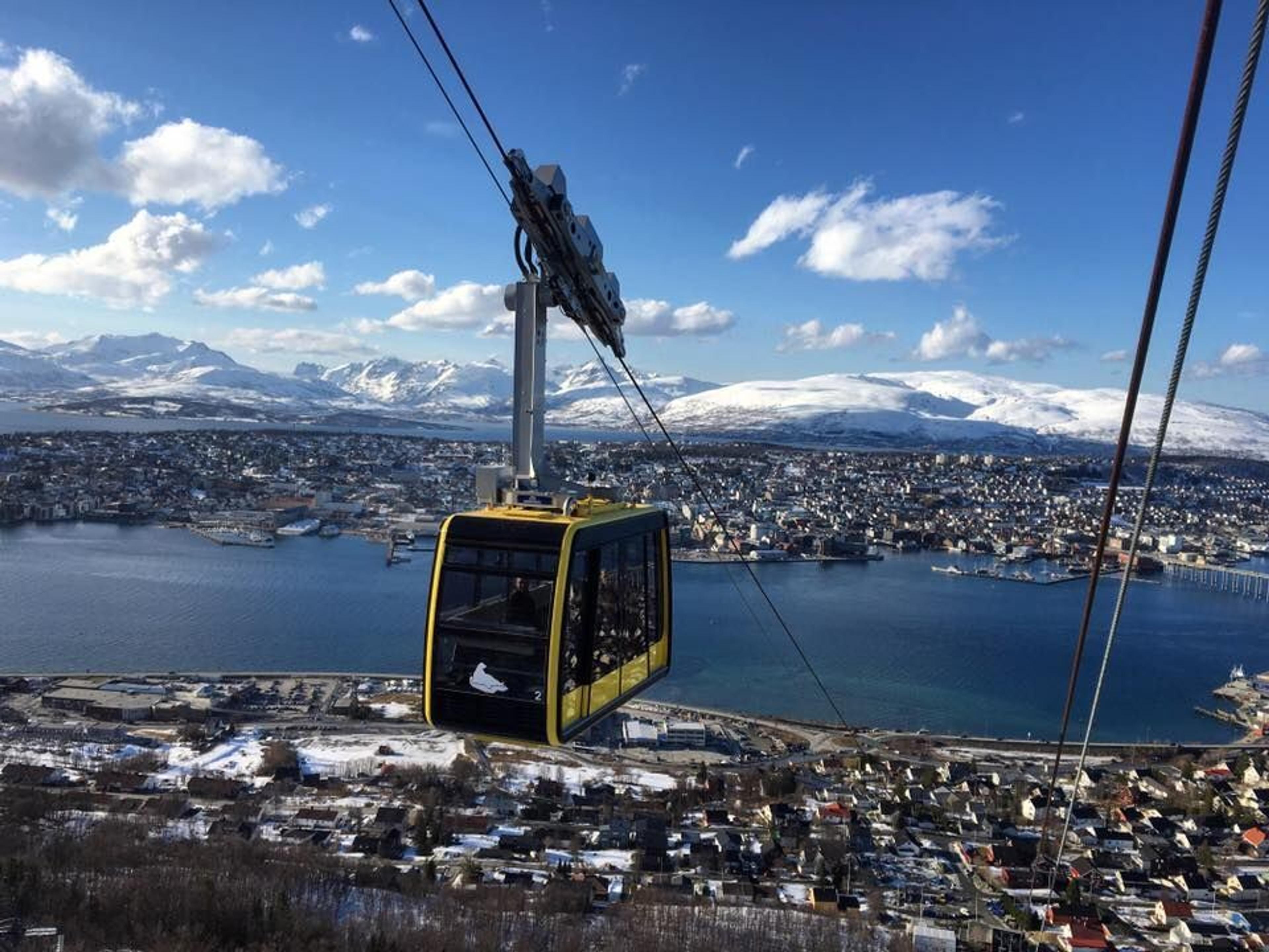Fjellheisen med Tromsø i bakgrunnen