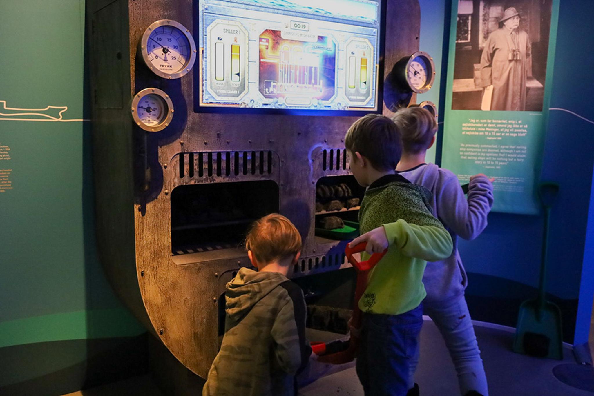 children playing at DuVerden maritime museum + science center in Porsgrunn