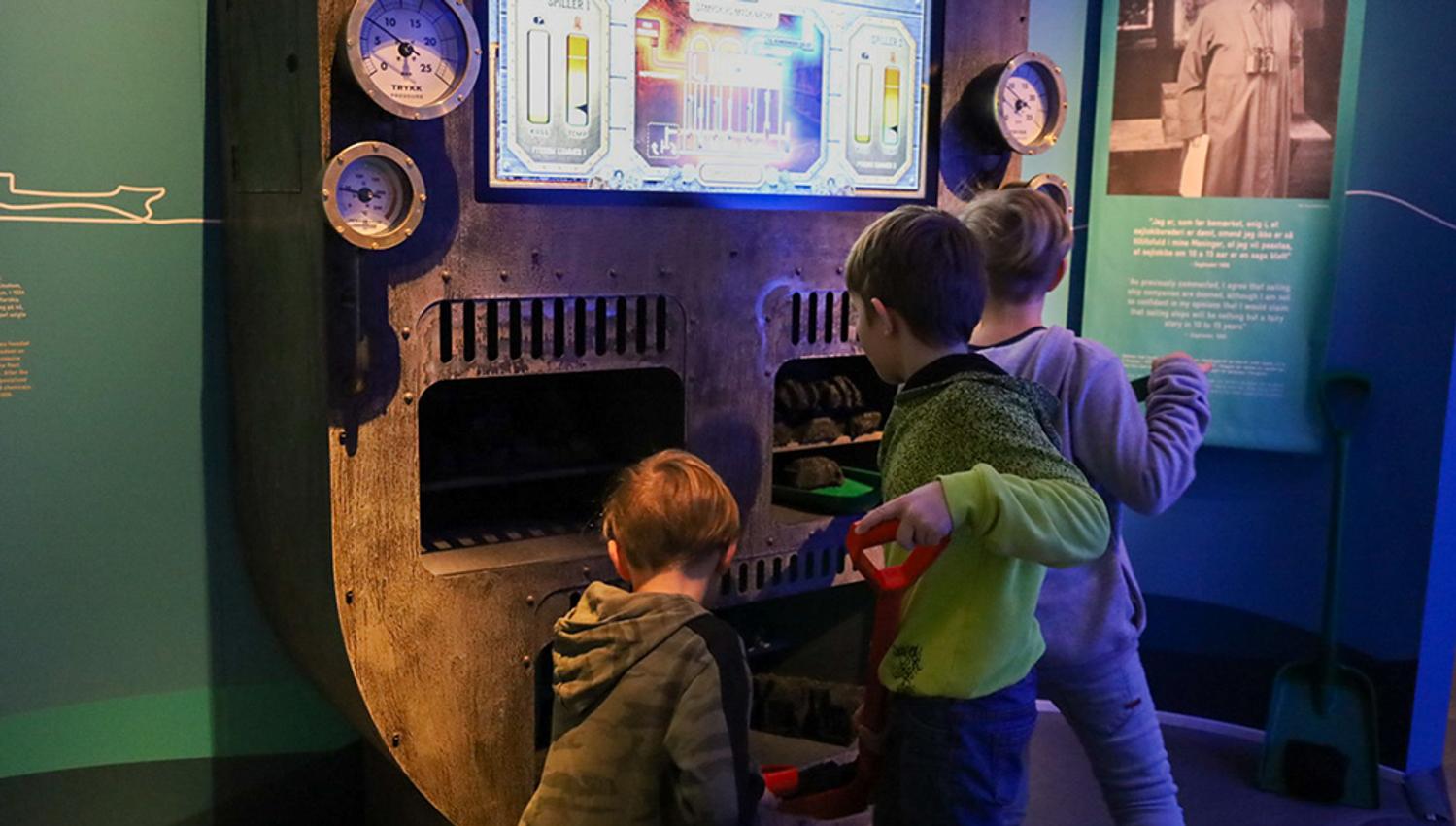 barn leker på DuVerden sjøfartsmuseum + vitensenter i Porsgrunn