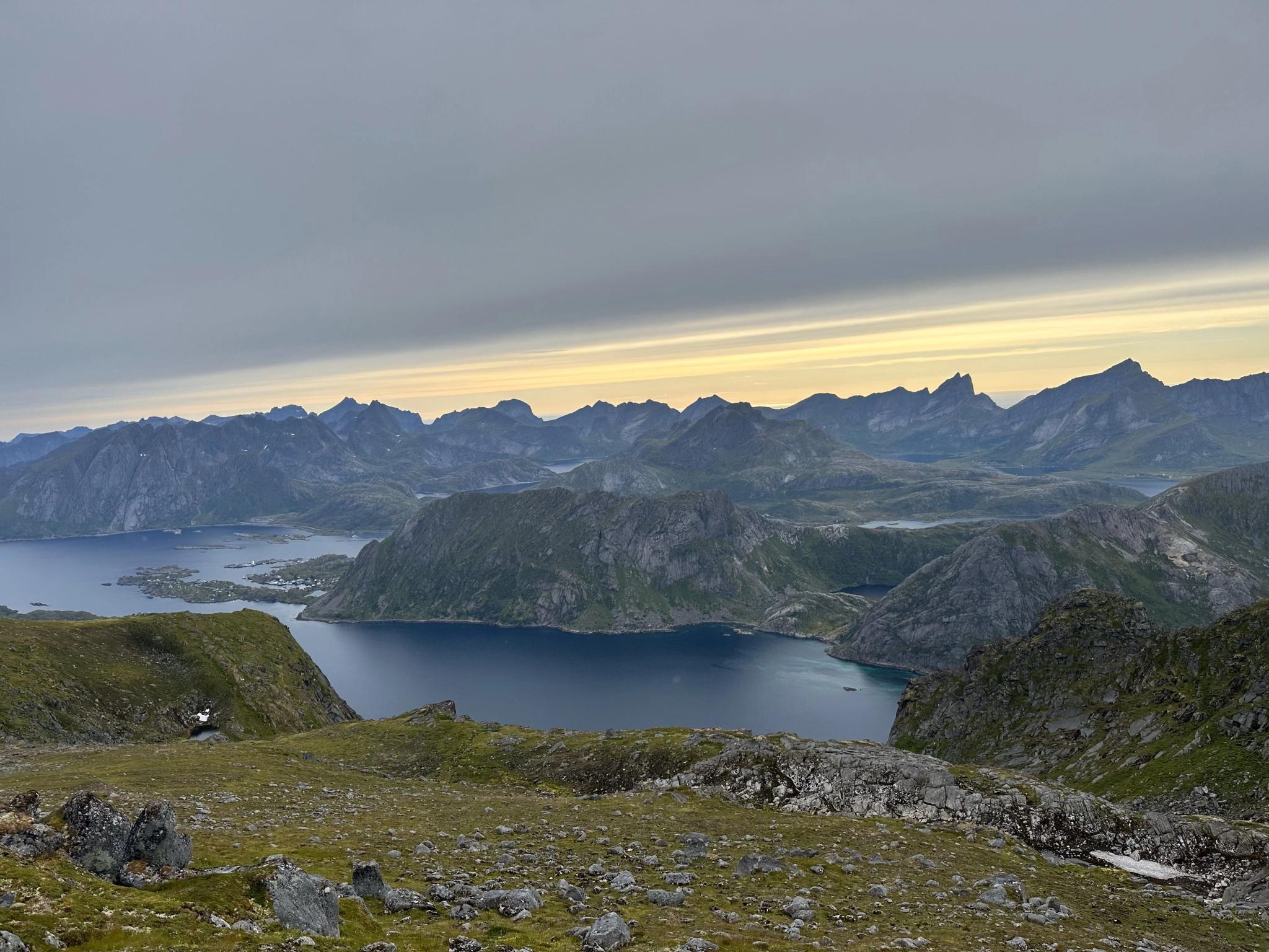 Privat eksklusiv båtsightseeing og fjelltur