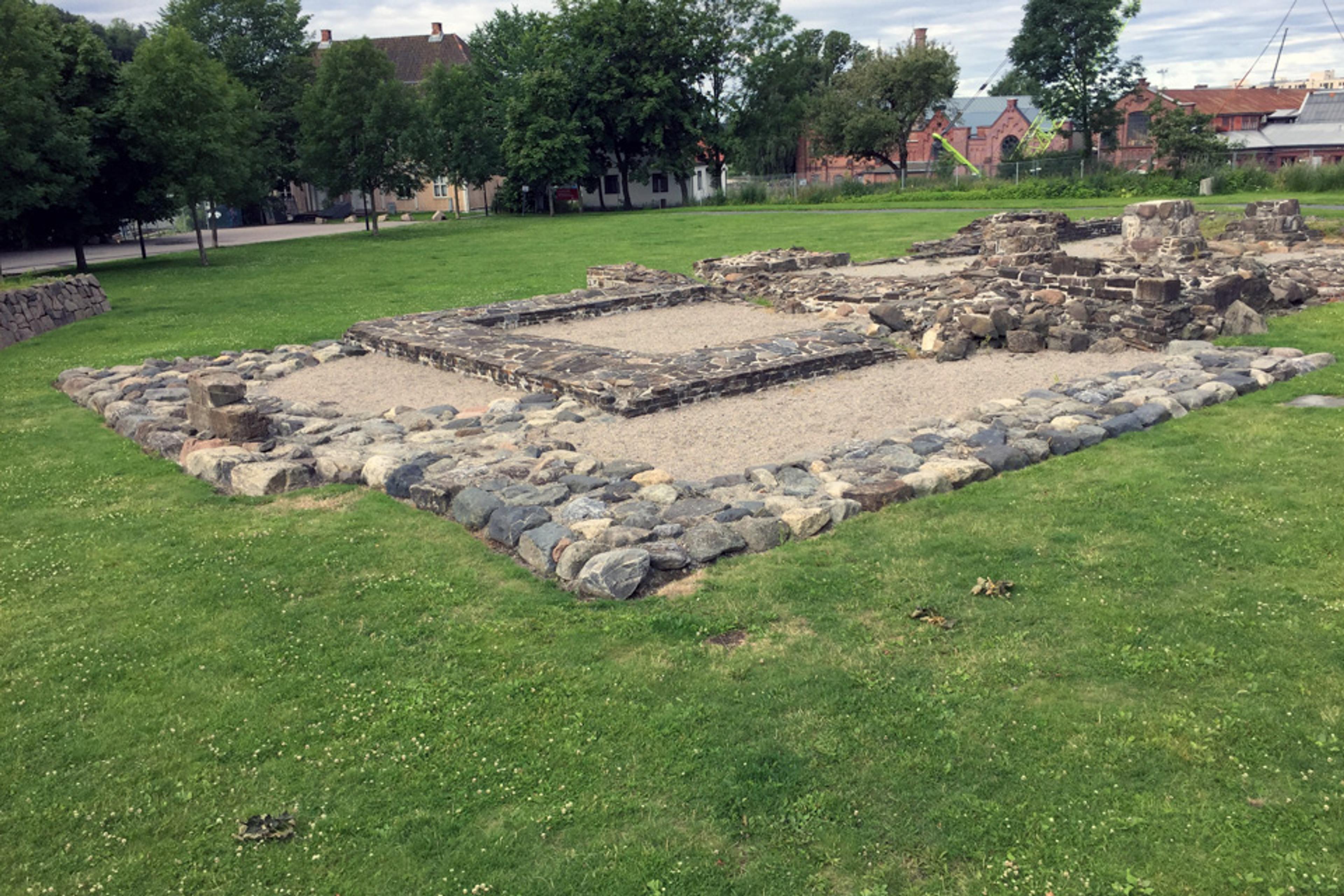 Stone ruins on a lawn.