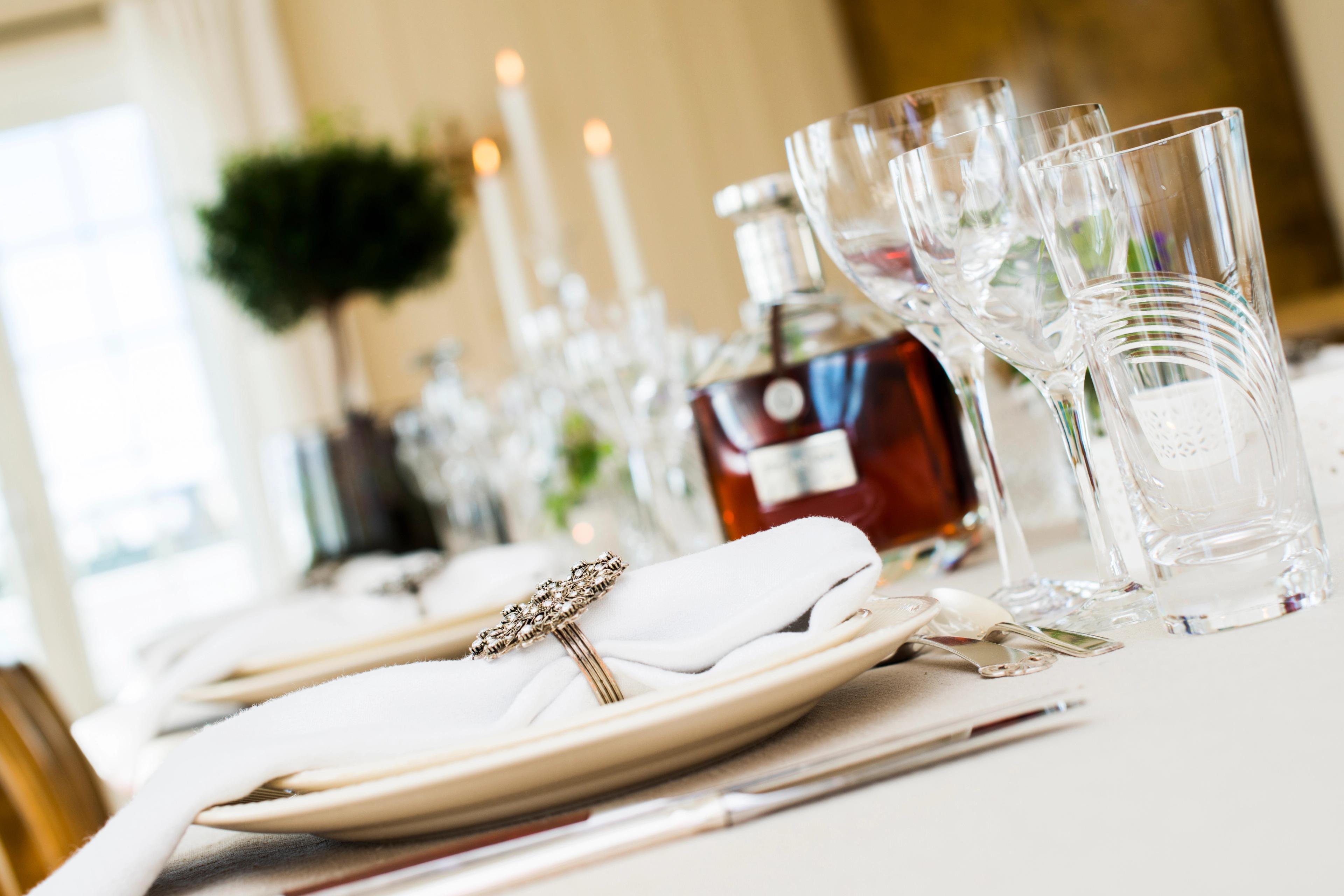 Kastad Gård, Gjøvik. Selskapslokaler - gourmet i flotte omgivelser. 1