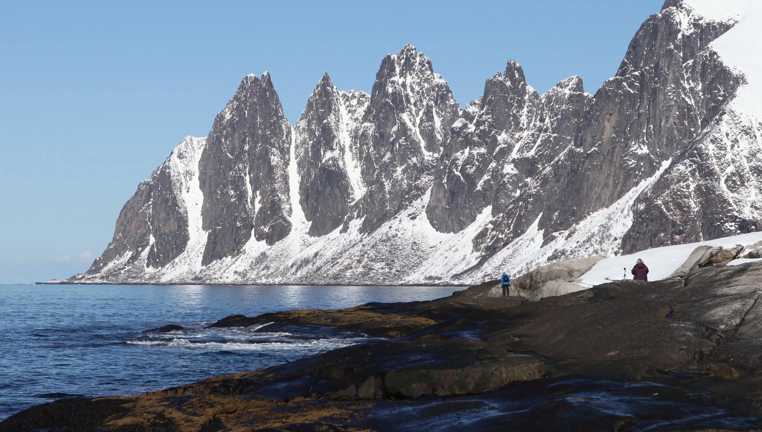Fjellrekken "oks-hornan" med snø på
