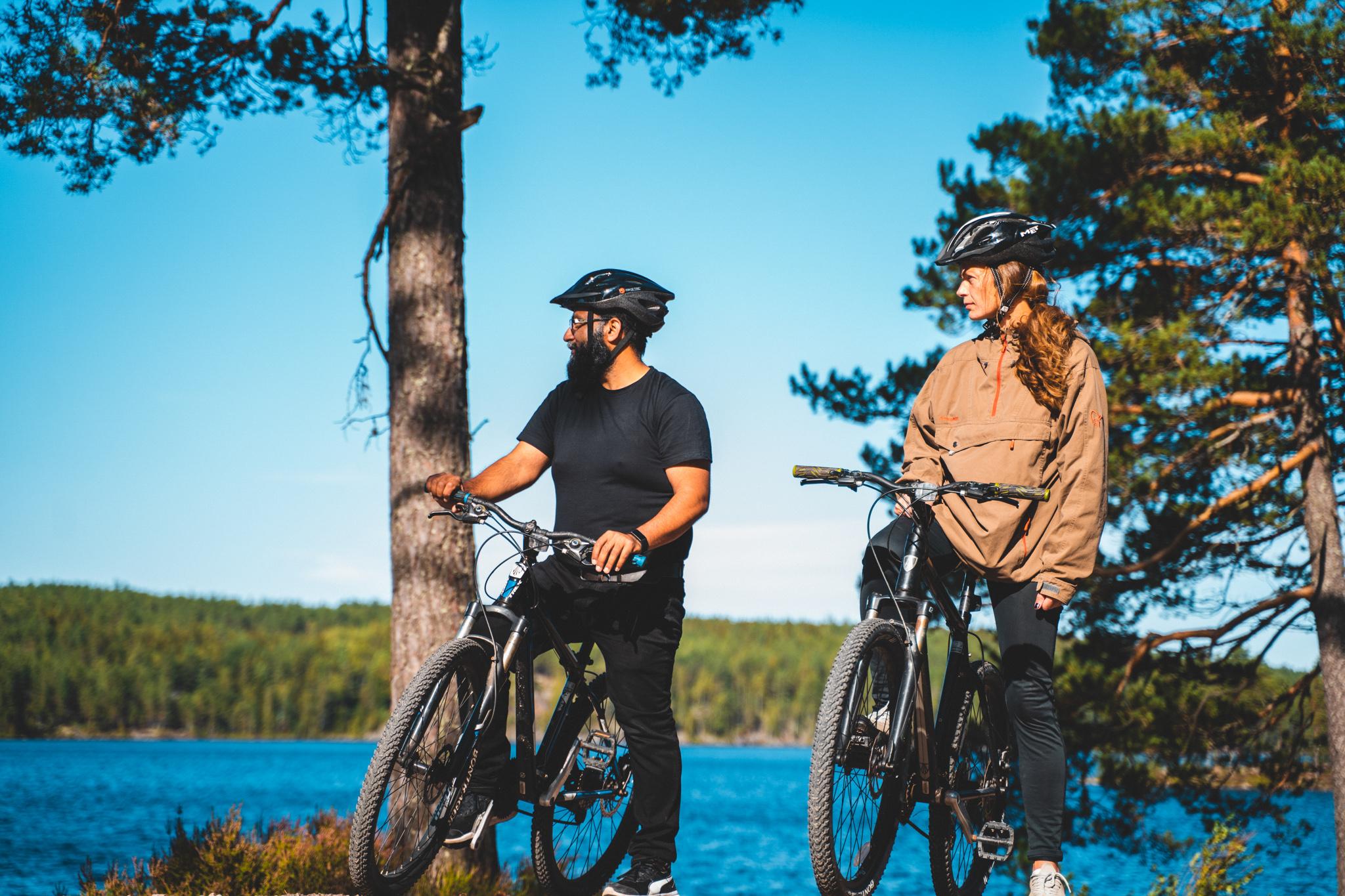 A couple enjoying the lake
