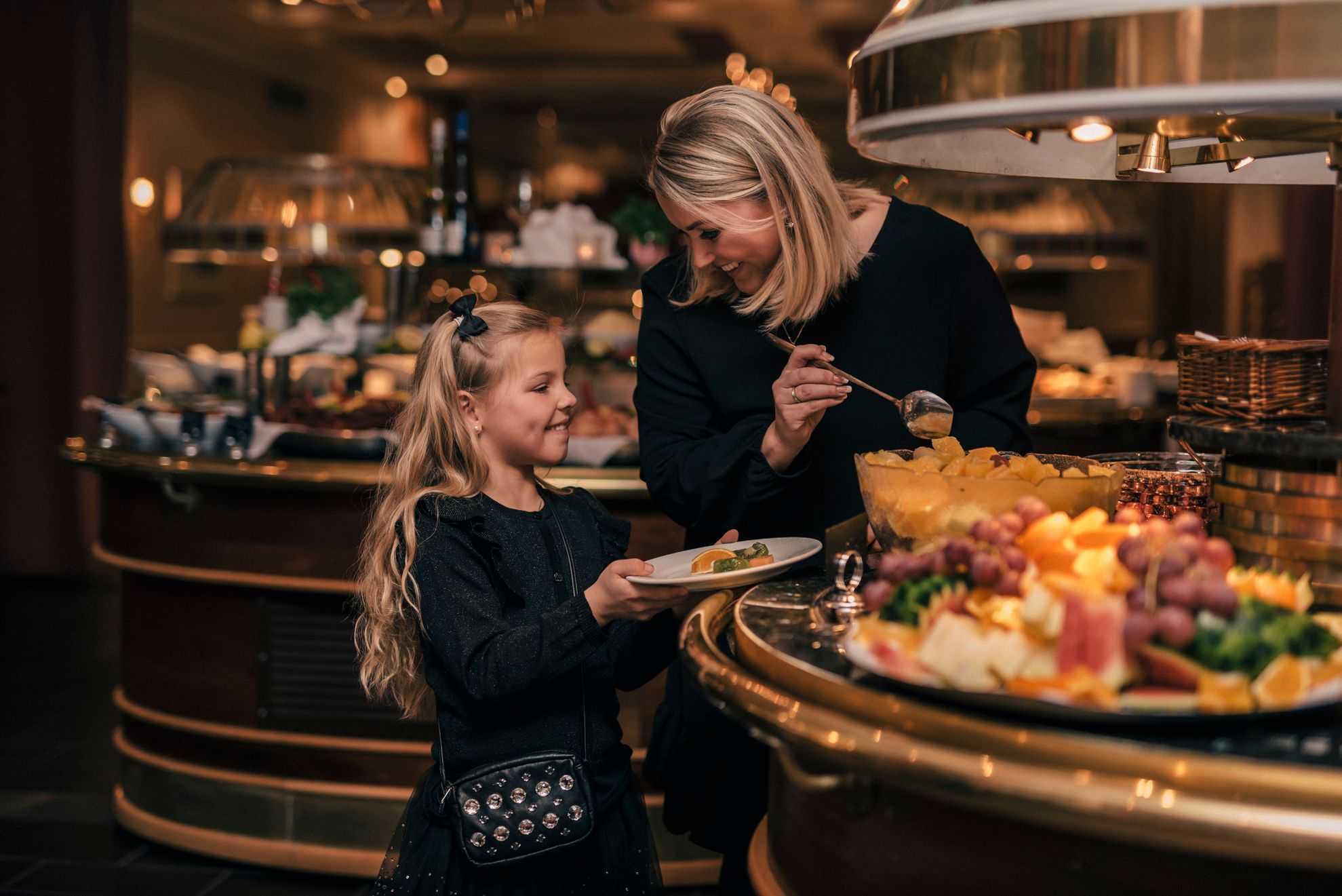 Deilige fristelser på dessertbuffetern på Hotel Union Geiranger