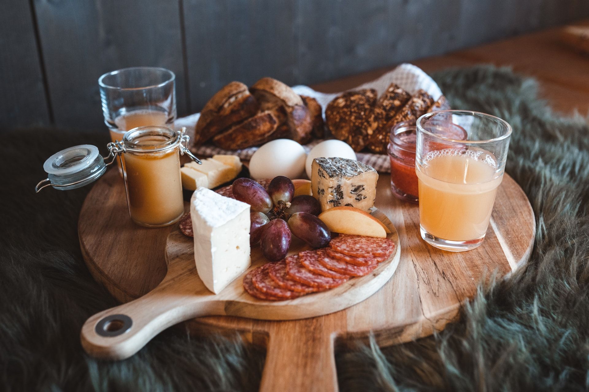 Du blir servert kortreist frokost med råvarer i verdensklasse – fra lokale bønder og produsenter.
